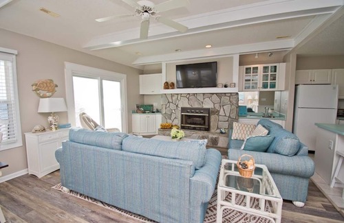 Emerald Isle Condominio | Pier Pointe 1A3, Oceanfront Condo in Emerald Isle, NC!