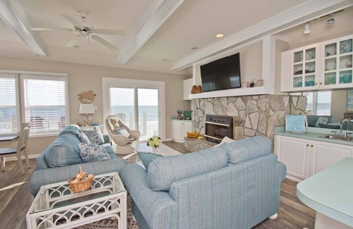 Emerald Isle Condominio | Pier Pointe 1A3, Oceanfront Condo in Emerald Isle, NC!