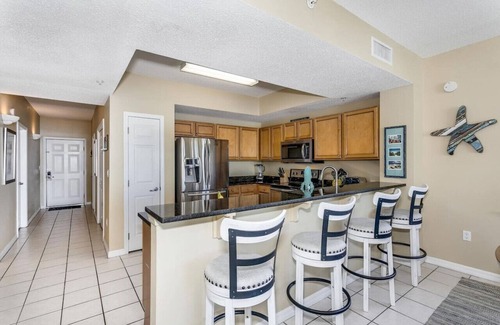 Navarre Beach Apartamento | Pier Serenity: Newly Renovated! Sleeps 8! Heated Pool and Hot Tub!