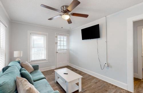 Kure Beach Casa | Pier View Cottage Unit 1