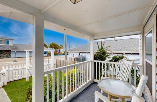 Kure Beach Casa | Pier View Cottage Unit 9
