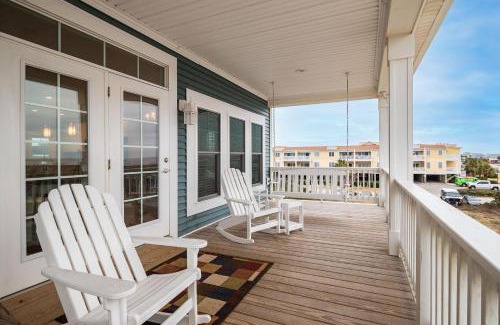 Yaupon Beach Casa | Pier Walker by Oak Island Accommodations
