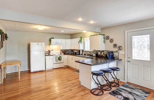 Pierre Casa | Pierre Vacation Rental w/ Grill & Fenced Yard