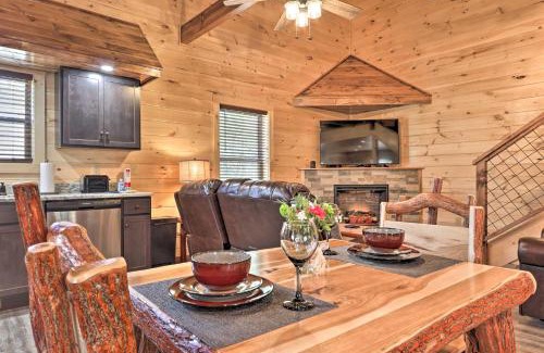 Pigeon Forge Casa | Pigeon Forge Cabin with Hot Tub 1 Mi to Parkway