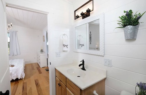 Middletown Cabina | Pigeon Forge - Mountain Mist Views - 2 Bedroom - Sleeps 6