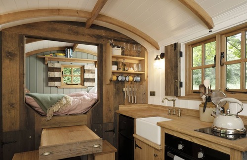 Crowborough Cabina | Pigeon Hole at Coes Vineyard