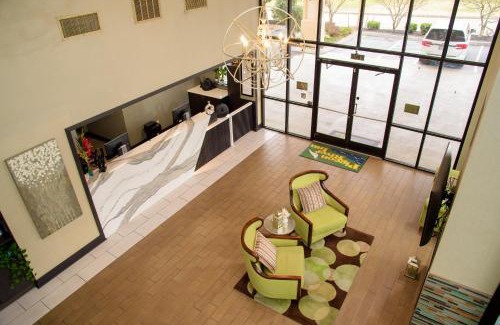 Pigeon Forge Hotel | Pigeon River Inn