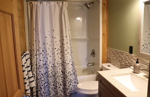 Algoma District Cabaña | Pike Landing/Cozy Cottage on Bright LakenStunning Fall Colours in Algoma!