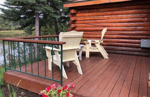 College Cabina | Pike's Waterfront Lodge