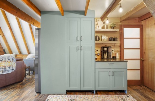 Florissant Casa | Pikes Peak A-Frame Retreat w/ Hot Tub & stunning mountain views. Pets welcome!