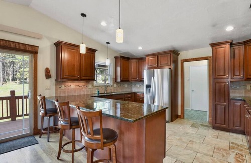 Monument Casa | Pikes Peak Vista House 5 BD 4 BA, Hot Tub and Acreage
