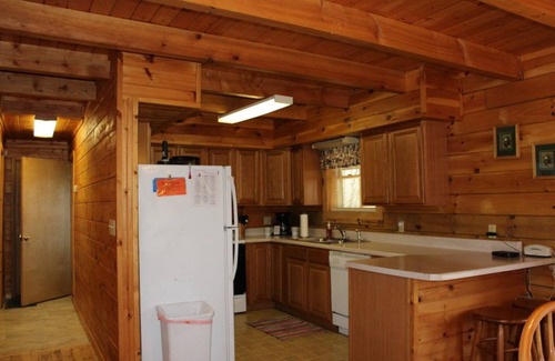 Hico Cabina | Pillow Rock Deluxe Luxury Log cabin in the New River Gorge area