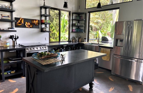 Langostino Casa | Pilon de Pavones Plush Hideaway