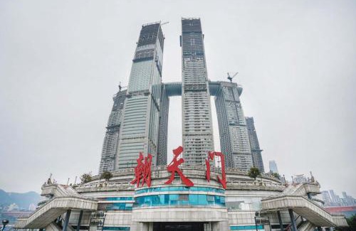 Yuzhong Hotel | Pilot Hotel