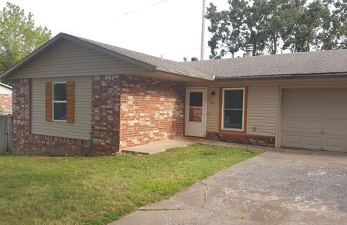 Springdale Condominio | Pin Oak Place