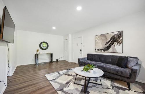 Newark Apartamento | Pine Brook 1122 I Pool Gym I Free Parking !
