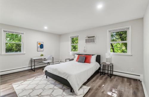 Newark Apartamento | Pine Brook 118 I Modern Corporate 2bd I Parking