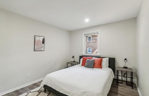 Newark Apartamento | Pine Brook 118 I Modern Corporate 2bd I Parking