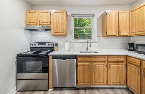 Newark Apartamento | Pine Brook 118 I Modern Corporate 2bd I Parking