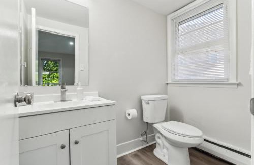 Newark Apartamento | Pine Brook 118 I Modern Corporate 2bd I Parking