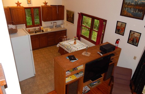 Carbondale Cabina | ¡Cabaña de pino en 30 acres! 1 milla del campus de Carbondale, IL y SIUC