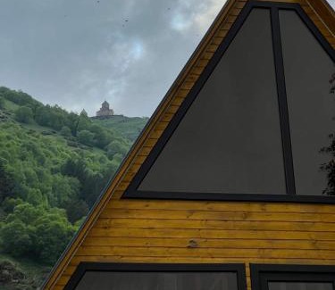 Stepantsminda Apartamento | Pine Chalet Kazbegi