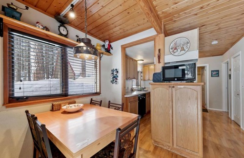 Black Bart Chalet De Esquí | Pine Cone Cabin Minutes to Heavenly or the Lake, 2 bedrooms plus Bonus Room