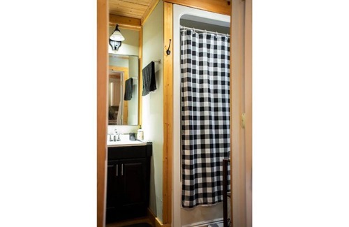 Alder Creek Cabina | Pine Cone Cabin, Amazing Hiking Trails Close By!