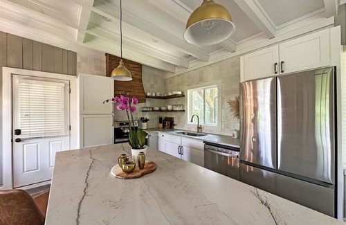 Highlands Hills Cabina | Pine Cone Cottage | Gorgeous Mountain Cottage with Screened in Porch & Outdoor Fireplace