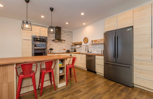 Ponderosa Palisades Casa | Pine Cone Place Brand New Build, EV Charger, Hydronic Heat, Steam Shower, 500G Wifi, Arcade & PS4
