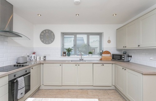 Rhoscolyn Casa | PINE CONES, with a garden in Four Mile Bridge