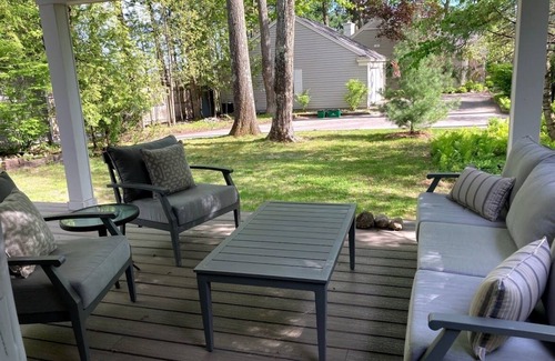 Harbor Springs Cabaña | Pine Corner Cottage - recently renovated in heart of Harbor Springs