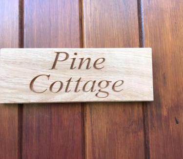Upper Hulme Apartamento | Pine cottage with private hot tub