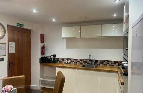 Upper Hulme Apartamento | Pine cottage with private hot tub