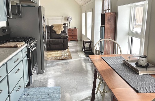 Cascade Township Cabaña | Pine Cove Cottage 10 minutes from Mayo