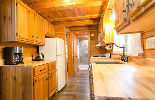 Millersburg Casa | Pine Cove Treehouses & Cabins