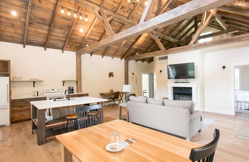 Millersburg Casa | Pine Cove Treehouses & Cabins