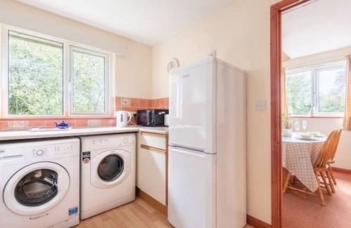 Goonhavern Casa | Pine Croft Cottage - sleeps 4, tucked away in the woodland, 5 minutes from beach