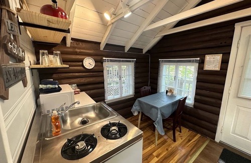 Lincolnville Cabaña | Pine Grove Cottages: Cottage 3: Studio Cottage - Pet Friendly