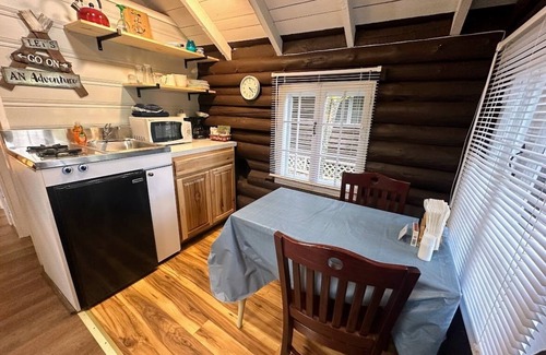 Lincolnville Cabaña | Pine Grove Cottages: Cottage 3: Studio Cottage - Pet Friendly