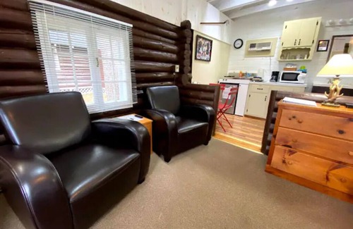 Lincolnville Cabaña | Pine Grove Cottages : Cottage 6 - Studio Cottage - Pet Friendly