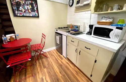Lincolnville Cabaña | Pine Grove Cottages : Cottage 6 - Studio Cottage - Pet Friendly