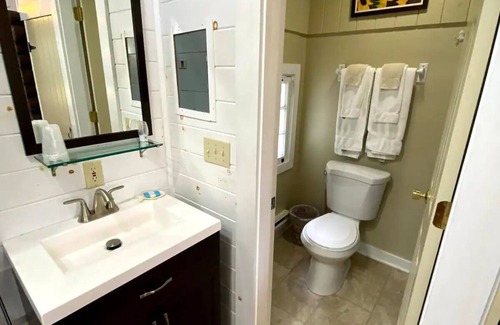 Lincolnville Cabaña | Pine Grove Cottages : Cottage 6 - Studio Cottage - Pet Friendly