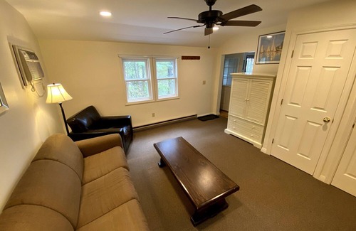 Lincolnville Cabina | Pine Grove Cottages: Cottage 9 - Pet Friendly