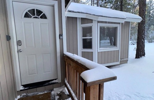 Pioneer Trail Casa | Pine Haven 3 Bedroom Home by RedAwning