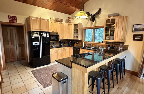 North Pole Casa | Pine Haven Retreat overlooking Whiteface-privacy, amenities & views. Sleeps 8-12