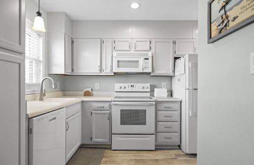 Pine Knoll Shores Casa | Pine Knoll Townes 92, Oceanfront Townhouse in Pine Knoll Shores, NC!