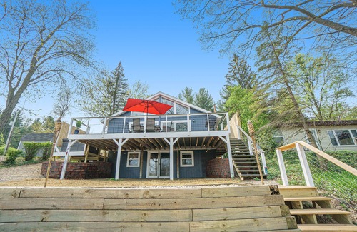 Plainwell Casa | Pine Lake Overlook- Lakeside house, hot tub w/ a view! Pontoon rental options!