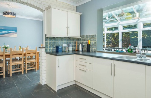 Wiseman's Bridge Casa | Pine Lodge, Holiday Home Wisemans Bridge, Pembrokeshire, Sleeps 12, 5 bedrooms, bathrooms