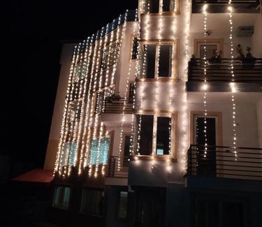 Kumarhatti Casa | Pine Maderas by Embrace